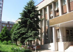 С квартиры краснодарки суд снял арест по долгу несуществующего мужа 
