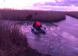В Краснодарском крае двое рыбаков провалились под лёд