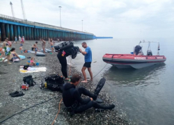 В Адлерском районе спасатели третий день ищут пропавшего в реке парня
