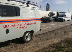 Один труп и девять пострадавших: на Кубани семь автомобилей стали участниками ДТП