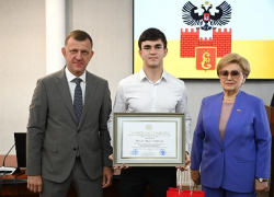 Выпускники-стобалльники встретились с мэром Краснодара
