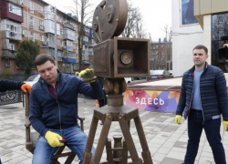  Мэр Краснодара «снял кино» на бронзовую камеру 