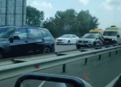 Сотрудники ГИБДД рассказали, как не попасть в пробки по пути на побережье Краснодарского края 