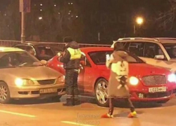 Оскандалившаяся бизнесвумен на красном Bentley попала в ДТП на Северной в Краснодаре 
