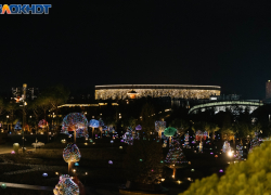 В парке Галицкого начался демонтаж новогодних украшений