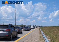 На трассе М-4 «Дон» в сторону Краснодара образовалась 8-километровая пробка