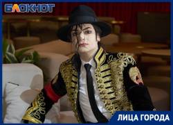 «Я люблю радовать людей»: уникальный двойник Майкла Джексона дал первое интервью в России