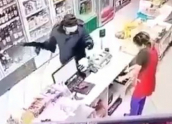 Грабитель с автоматом устроил стрельбу в магазине на Кубани