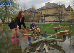 Мэр Краснодара устроил разнос чиновникам после статьи «Блокнота» о болоте на детской площадке