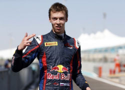 В преддверии гонки в Сочи Даниил Квят станцевал русский народный танец