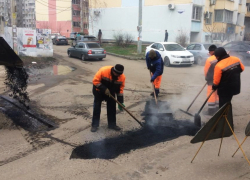 Названы улицы Краснодара, где выполнили ямочный ремонт