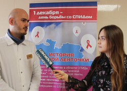 «Безопасный поцелуй»: люди с ВИЧ могут жить обычной жизнью