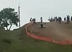 Зрительница и подросток находятся в больнице: СК прокомментировал ситуацию с выбежавшей перед гонщиком на мотокроссе в Крымске женщиной