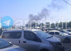 В Армавире загорелось здание рядом с «Красной Площадью»