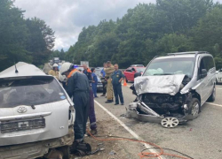 В ДТП на Кубани два человека погибли и пятеро пострадали
