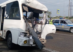 Под Краснодаром в результате ДТП автобуса и маршрутки пострадали семь человек 