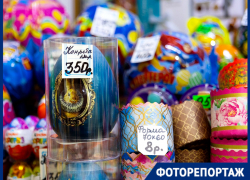 Поталь, яркие краски и съедобные цыплята: чем торгуют в Краснодаре к Пасхе