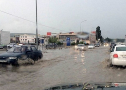 Новороссийск ушел под воду из-за сильного ливня