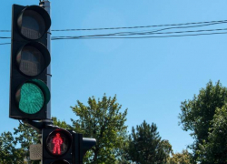  На одном из перекрестков Краснодара отключат светофоры для замены на новые 