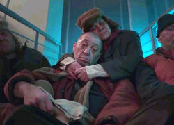 Сочинский певец Григорий Лепс переоделся бомжом и поздравил Киркорова