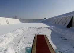 Вениамину Кондратьеву расстелили красную дорожку на месте разрушенного спорткомплекса в Апшеронском районе