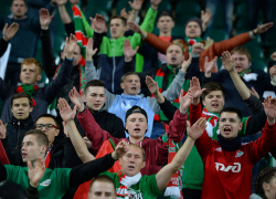 Во время матча "Краснодар" - "Локомотив" болельщик свалился с трибун