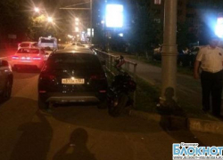 В Краснодаре мотоциклист влетел в два автомобиля