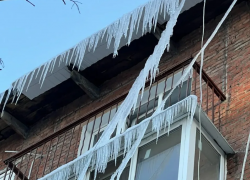 В Краснодаре падение наледи с крыши привело к уголовному делу против УК