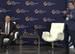 Заявление Зеленского о войне оценил Лавров на форуме в Сочи