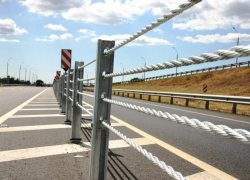 Озвучена стоимость барьеров между потоками на дорогах Кубани