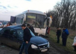 Обнаружились новые подробности ДТП «Приоры» с автобусом на Кубани: погибшая уходила от лобового столкновения