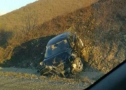 Автомойщик опасно катался на чужой машине и разбил ее под Геленджиком