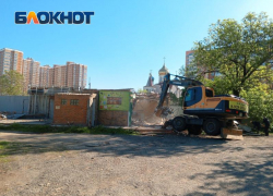 В Краснодаре по решению мэрии снесут гаражи, вагоны-бытовки и заборы