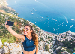 В Сочи девушка сорвалась со скалы при попытке сделать красивое селфи