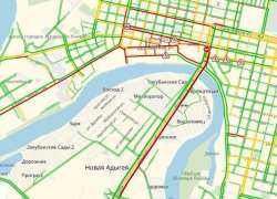 Утро понедельника жители Краснодара провели в пробках 