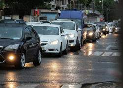 В многокилометровую пробку попали жители и гости Сочи