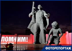 Праздничная подсветка преобразила памятники Краснодара к 80-летию Победы
