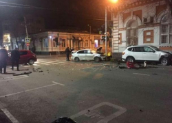Три машины пострадало в ночном ДТП в Краснодаре