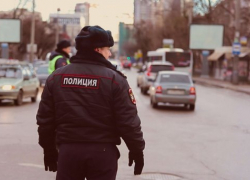  Лжесотрудники полиции затолкали краснодарца в машину посреди улицы 