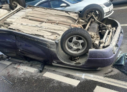 Утро в центре Краснодара началось с аварии с «перевертышем»