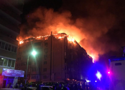 Пожар площадью 4,4 тыс. кв.м. произошел ночью в Краснодаре в жилом доме 