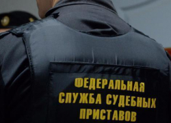 Мужчина устроил драку с судебным приставом из-за дочери