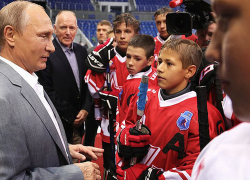Владимир Путин посетил в Сочи игру хоккейных команд центра "Сириус"