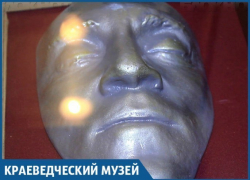 В Краснодаре хранится одна из трех уникальных посмертных масок Владимира Высоцкого в бронзе и песни «на костях»