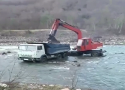  Сочинские бизнесмены украли сотни тонн щебня из местных рек 