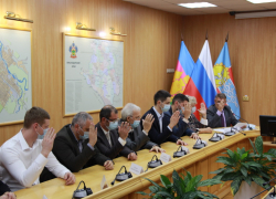 На Кубани вручают удостоверения кандидатам в депутаты об избрании в Госдуму