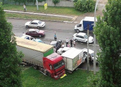 ЧП в Краснодаре: грузовик протаранил семь легковушек