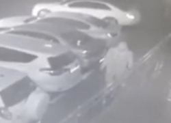 Сочинский поджигатель, который уничтожил 6 авто, попал на видео
