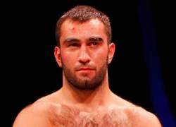 Российский боксер Мурат Гассиев победил нокаутом в полуфинале Всемирной суперсерии в Сочи