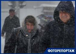 Веники, техника, лопаты: как чистят Краснодар от снега